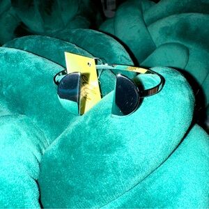 Silver Split Circle Bracelet, new
Elly Preston